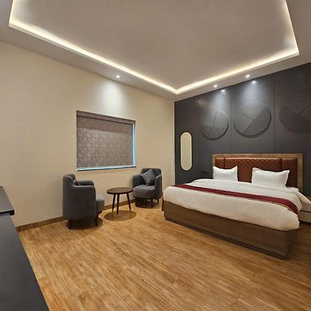 Hotel Elara Dehradun Bagian luar foto