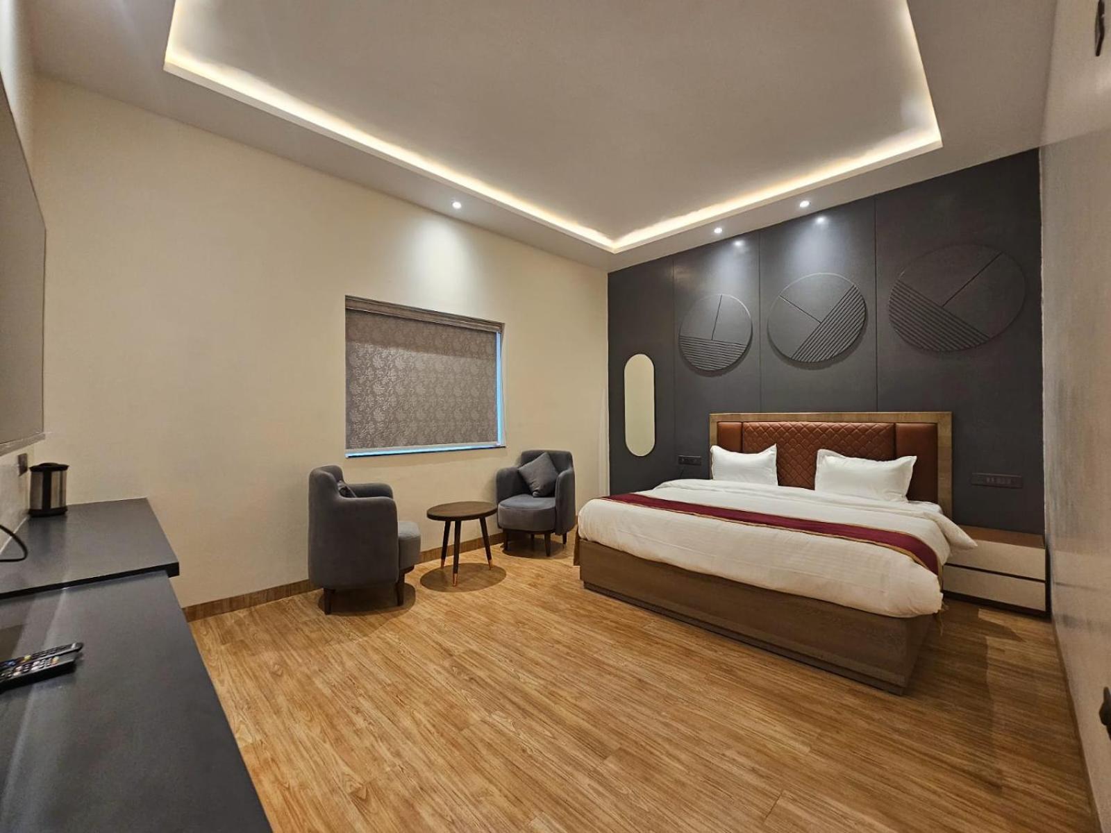 Hotel Elara Dehradun Bagian luar foto