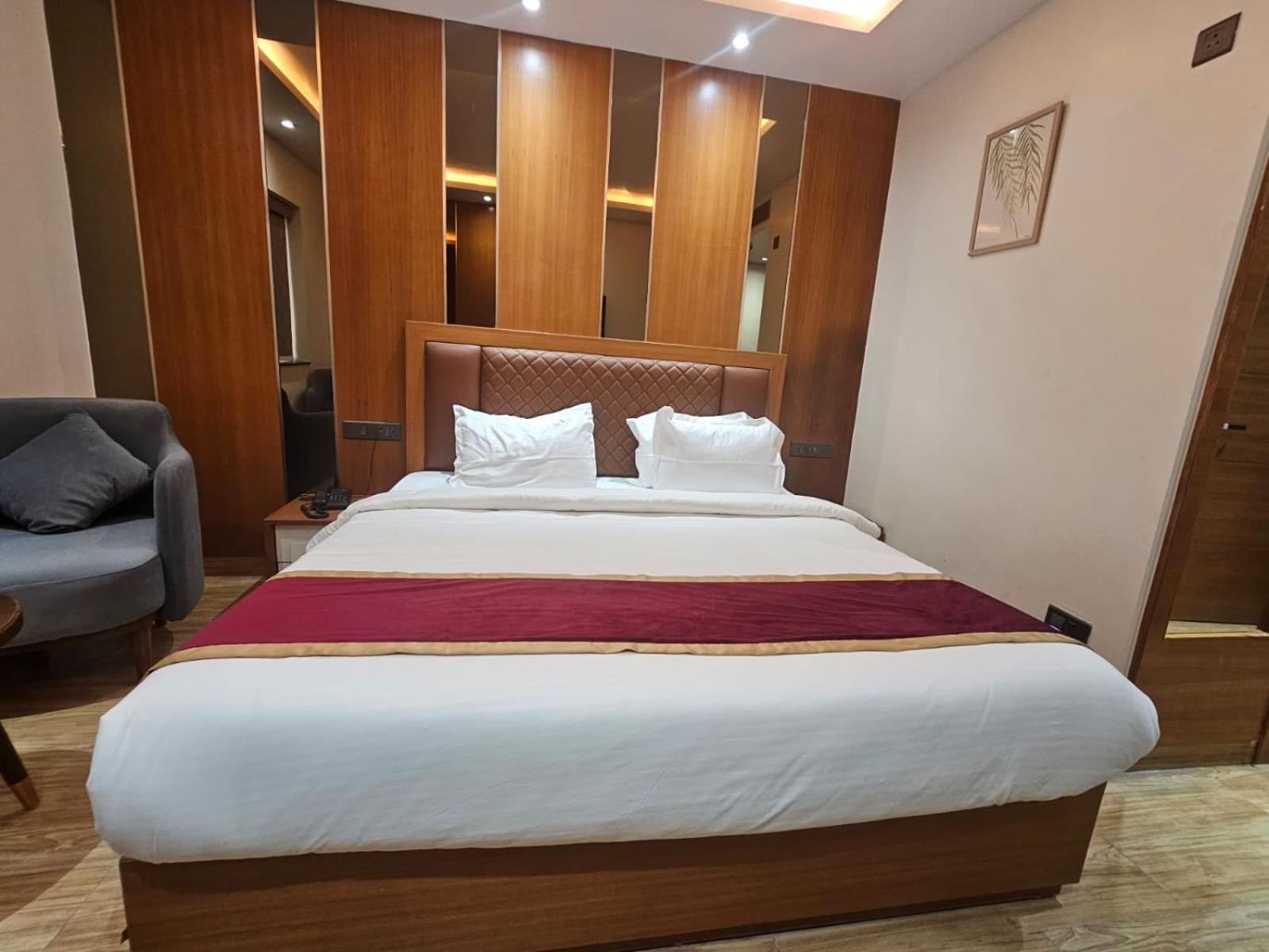 Hotel Elara Dehradun Bagian luar foto